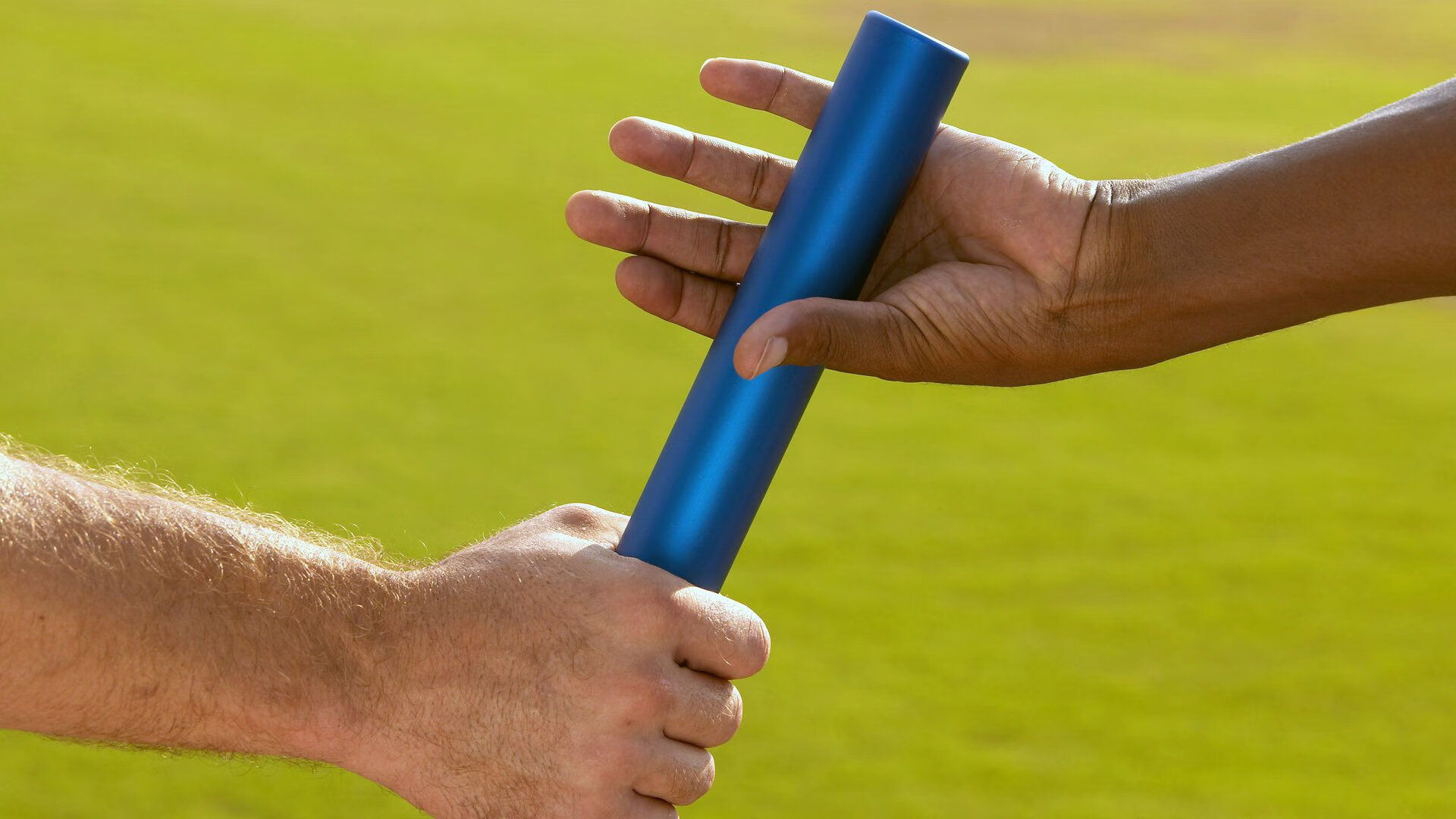 哈兰德与福登携手再度发力,曼城继续领跑欧冠小组,哈兰德穿曼城球衣